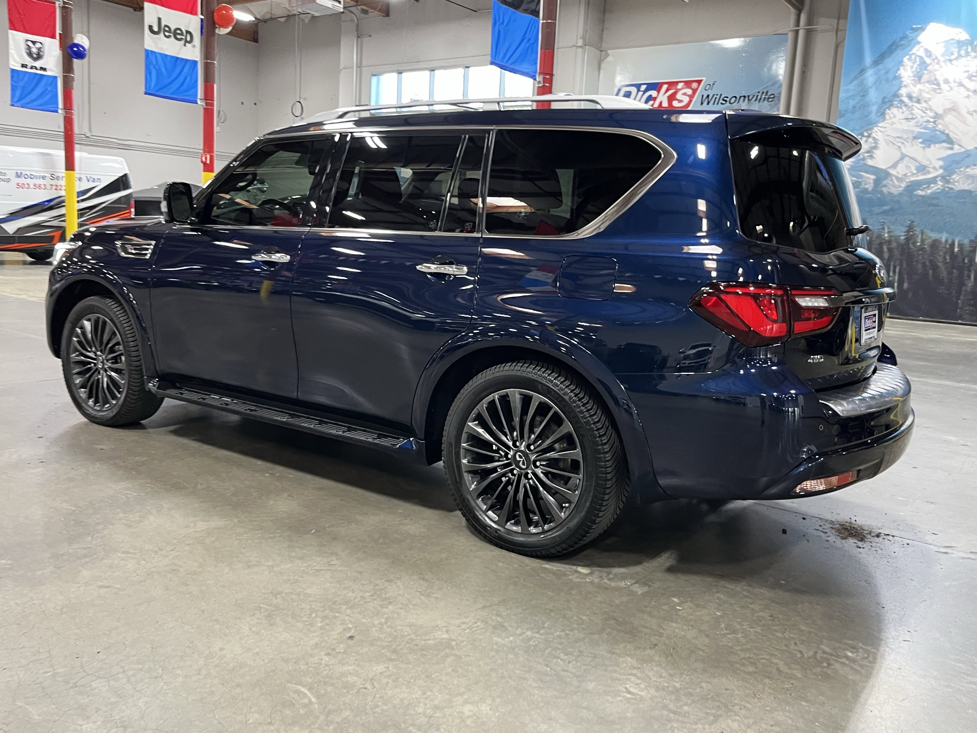 2022 INFINITI QX80 Premium Select