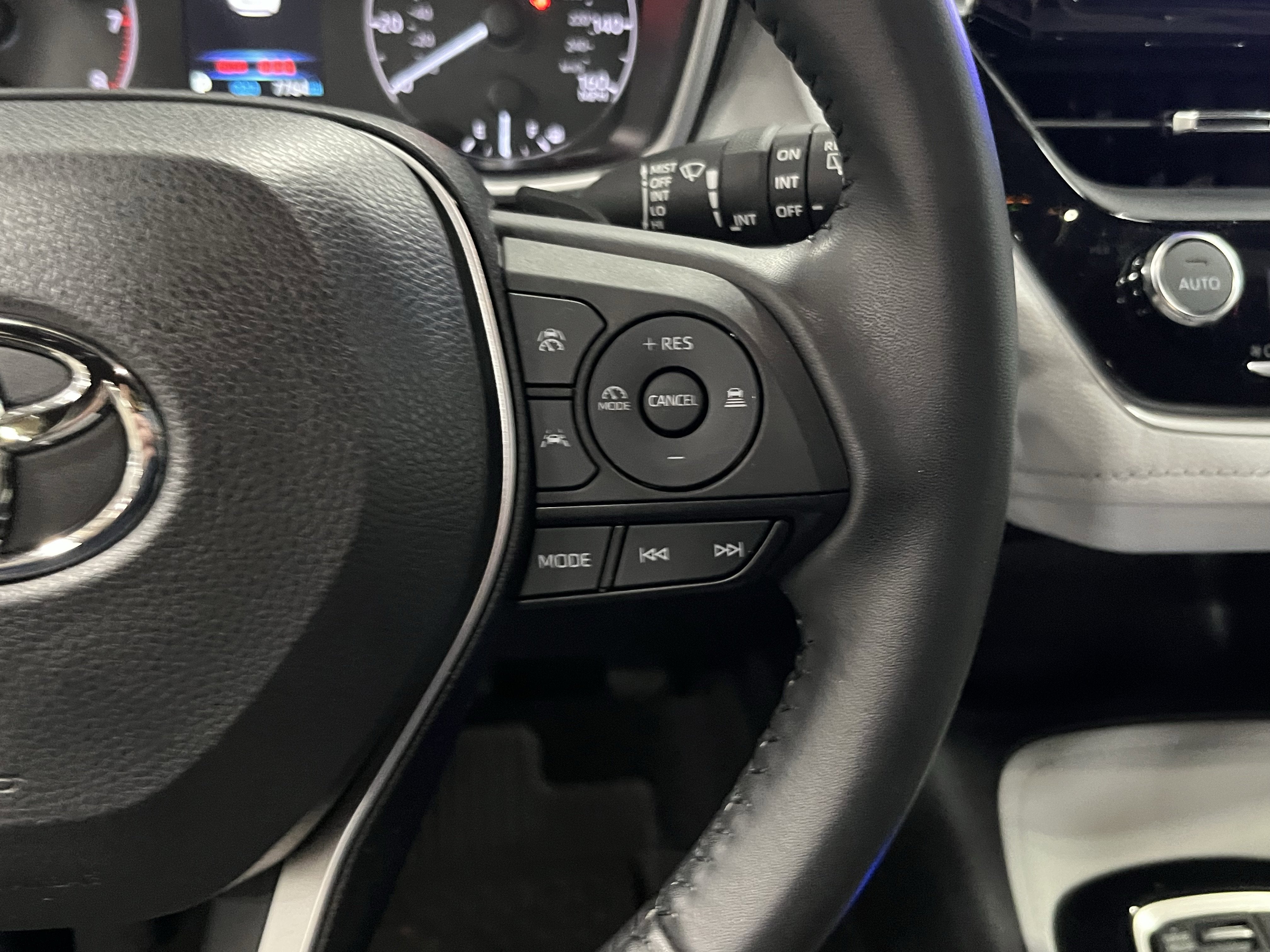 2024 Toyota Corolla Hatchback SE