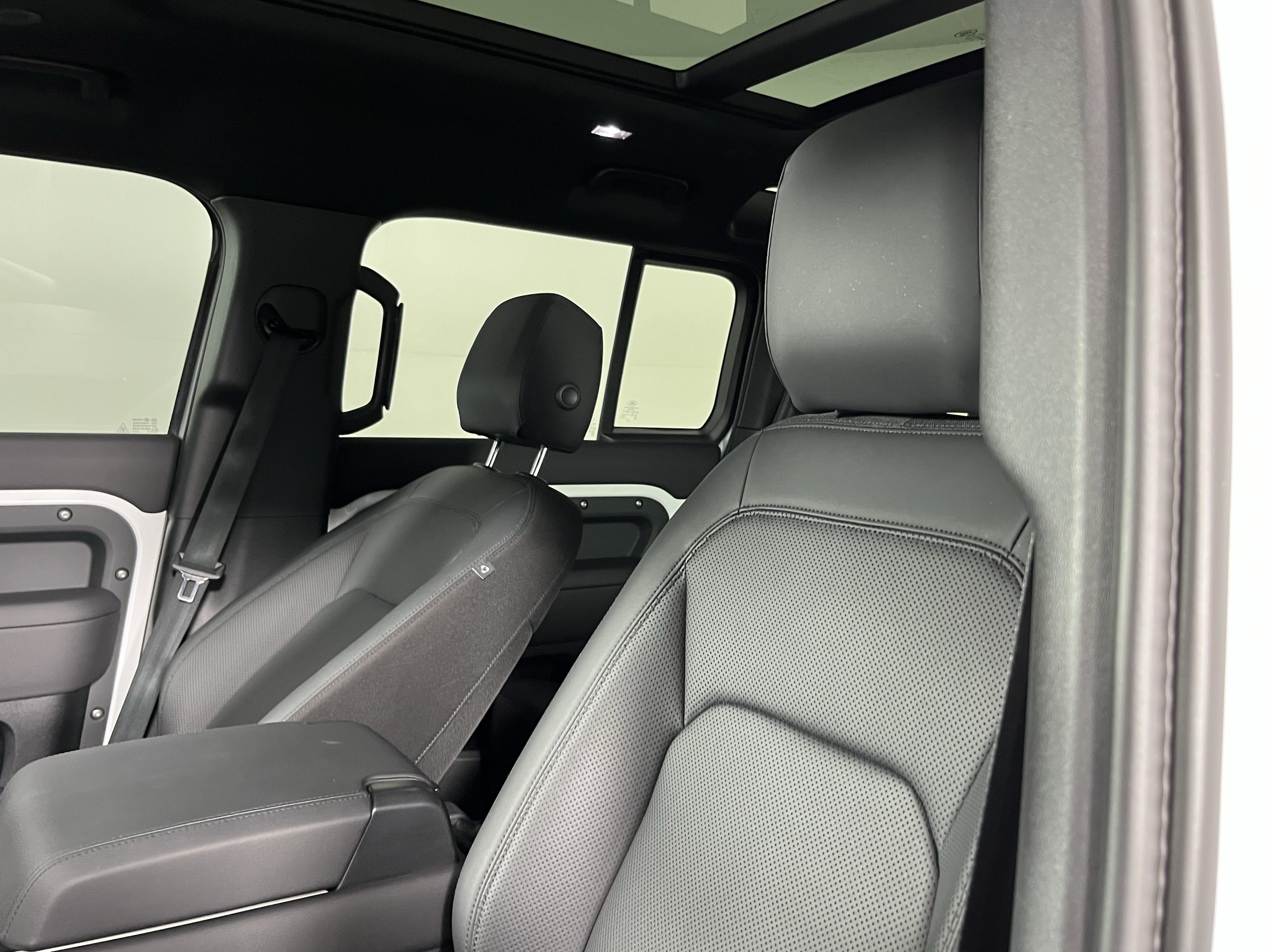2025 Land Rover Defender 110 S