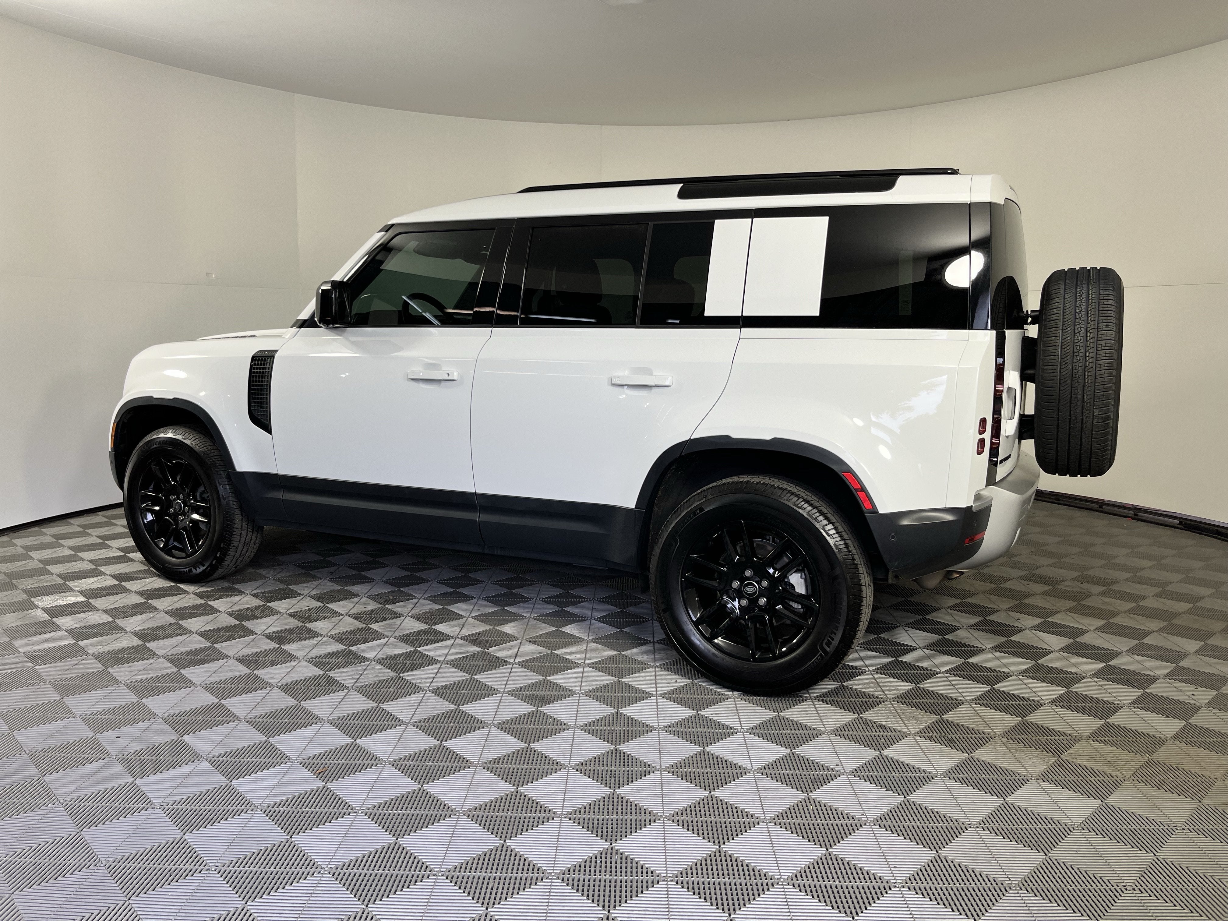 2025 Land Rover Defender 110 S