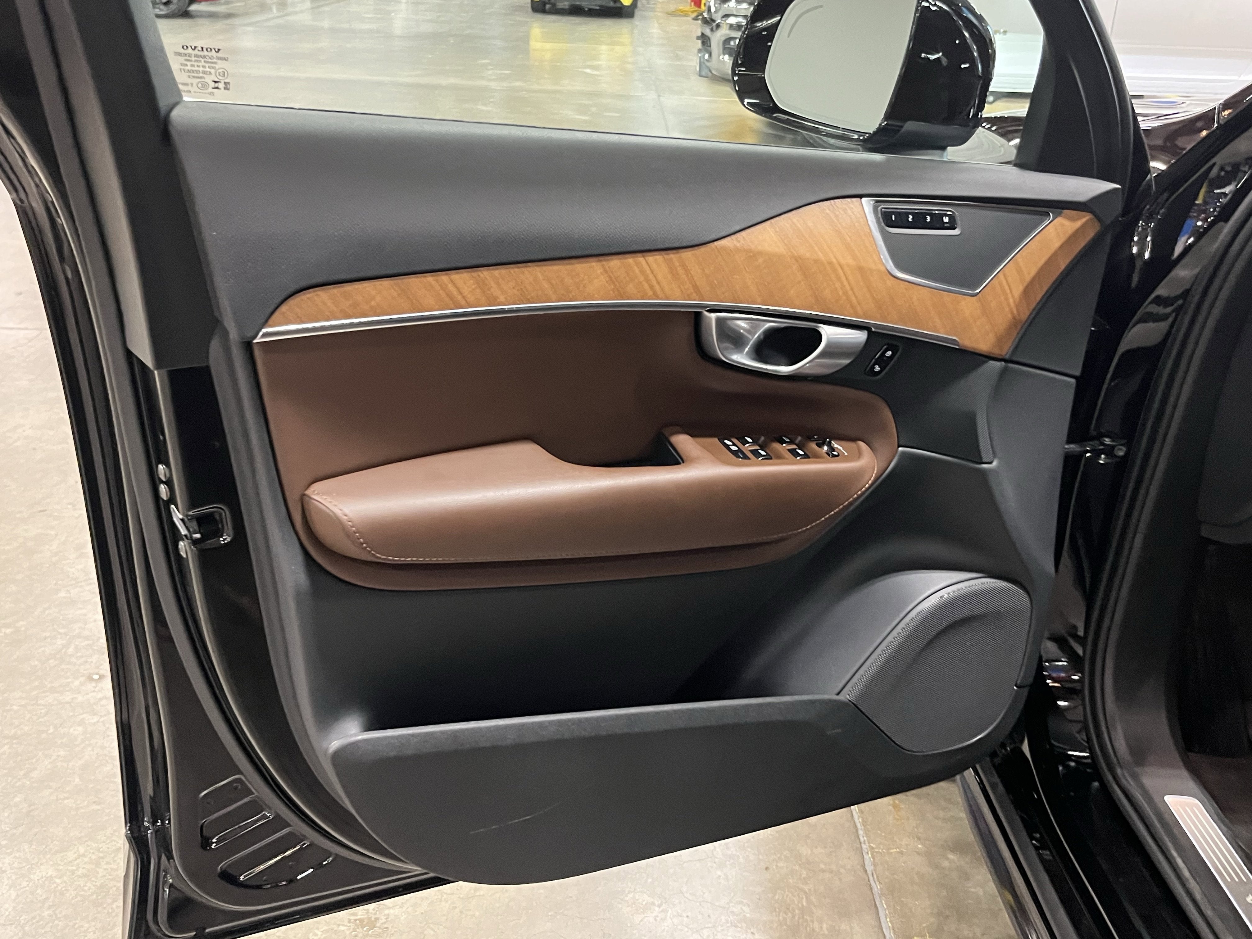 2024 Volvo XC90 B6 Plus Bright Theme