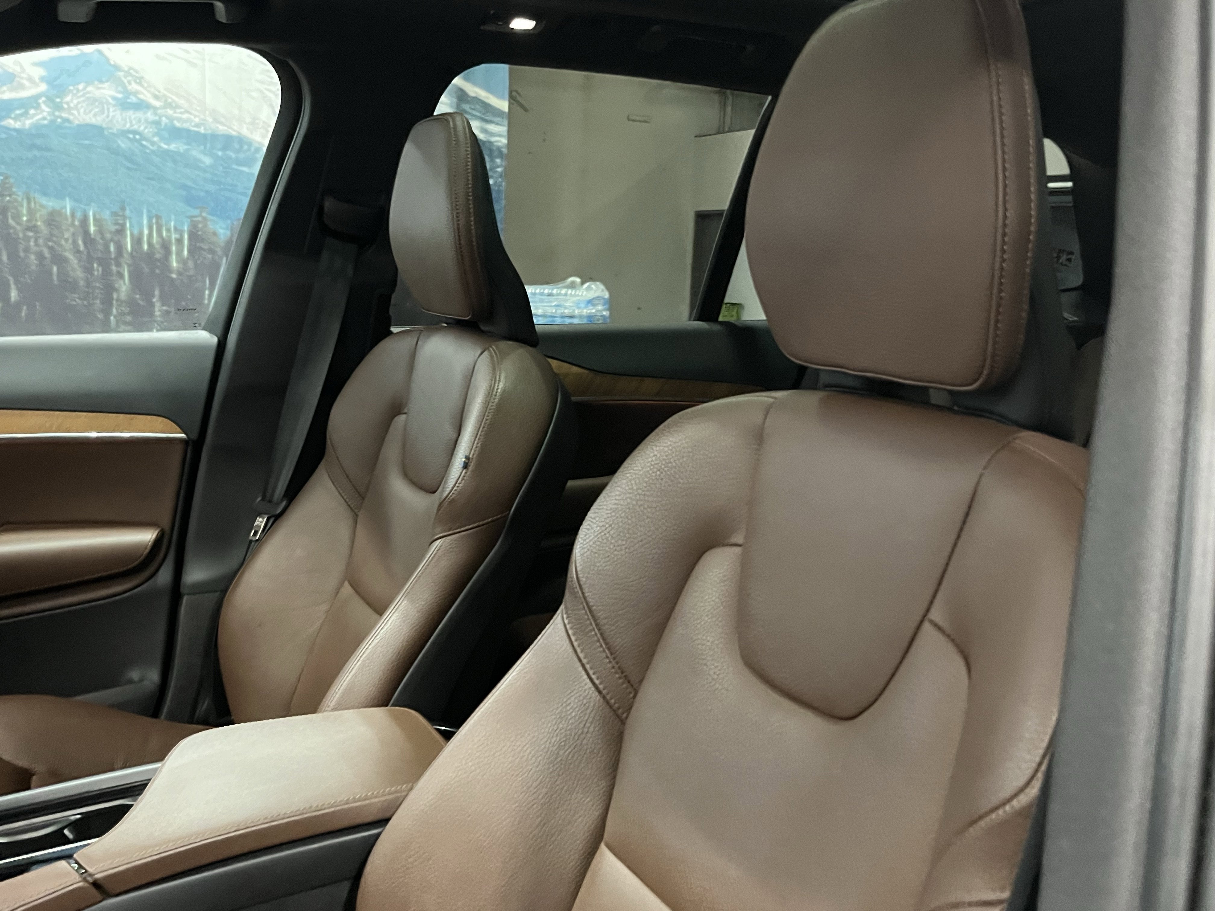 2024 Volvo XC90 B6 Plus Bright Theme