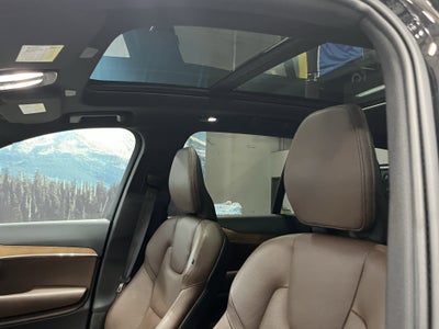 2024 Volvo XC90 B6 Plus Bright Theme
