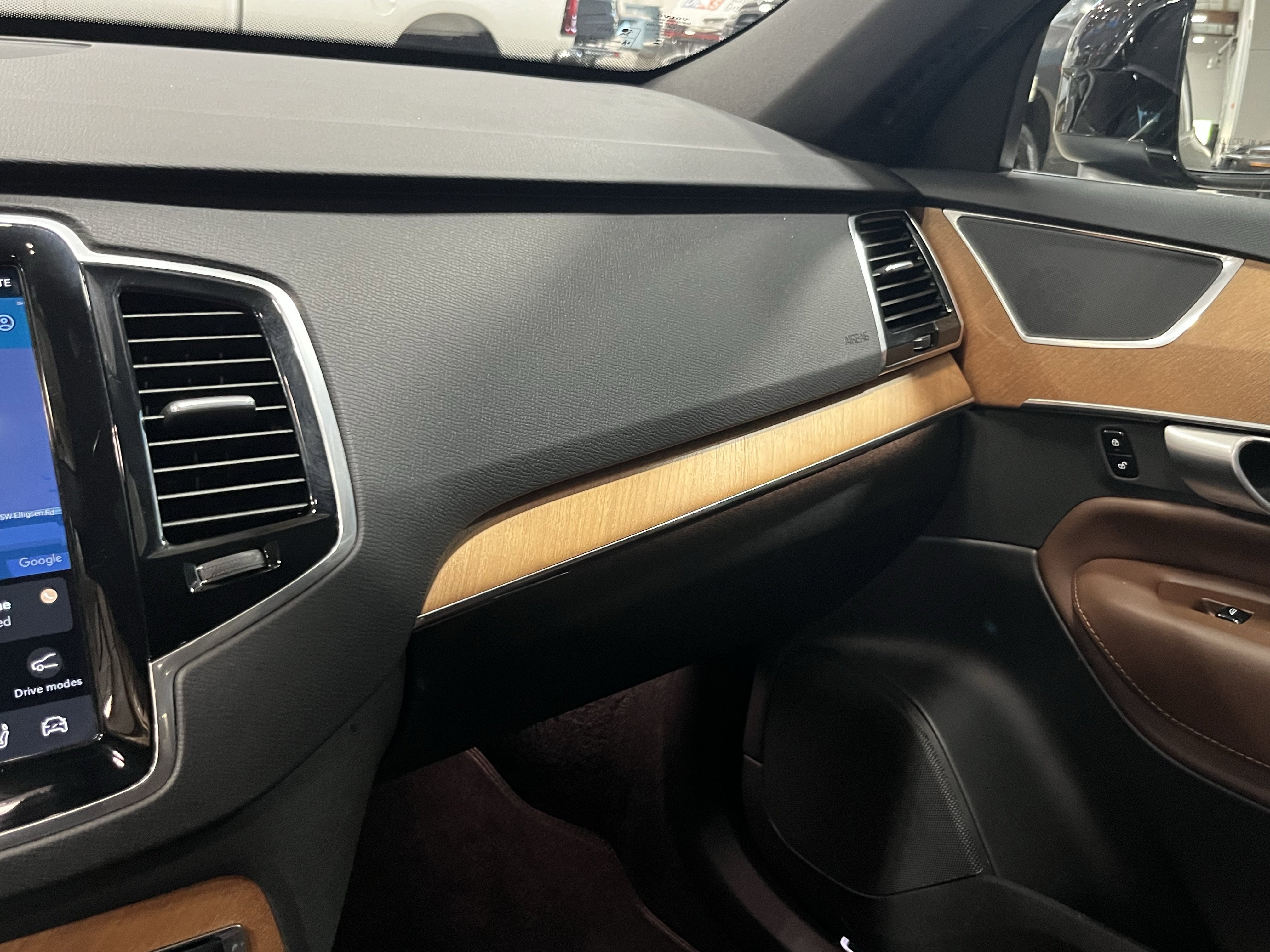 2024 Volvo XC90 B6 Plus Bright Theme