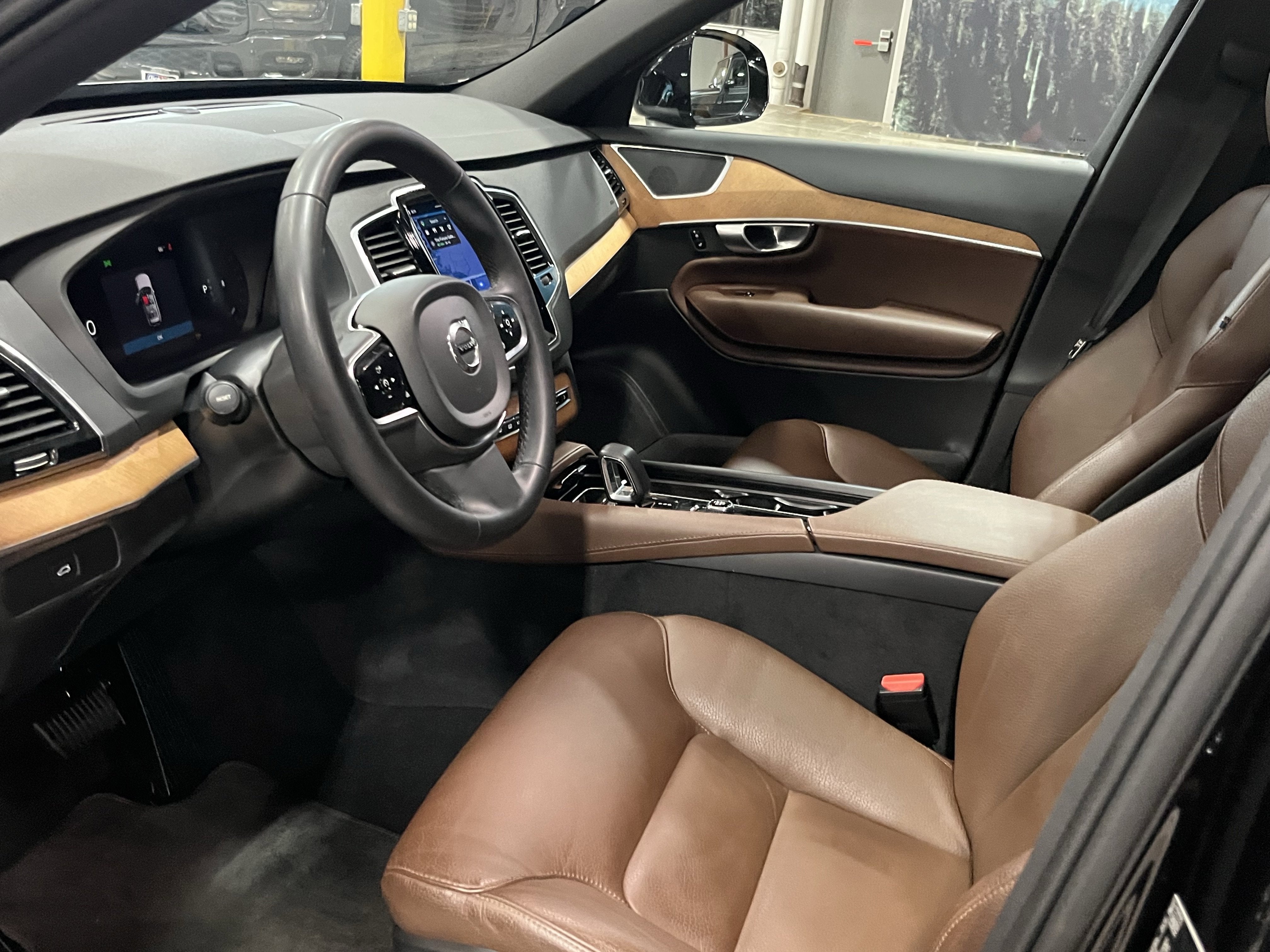 2024 Volvo XC90 B6 Plus Bright Theme