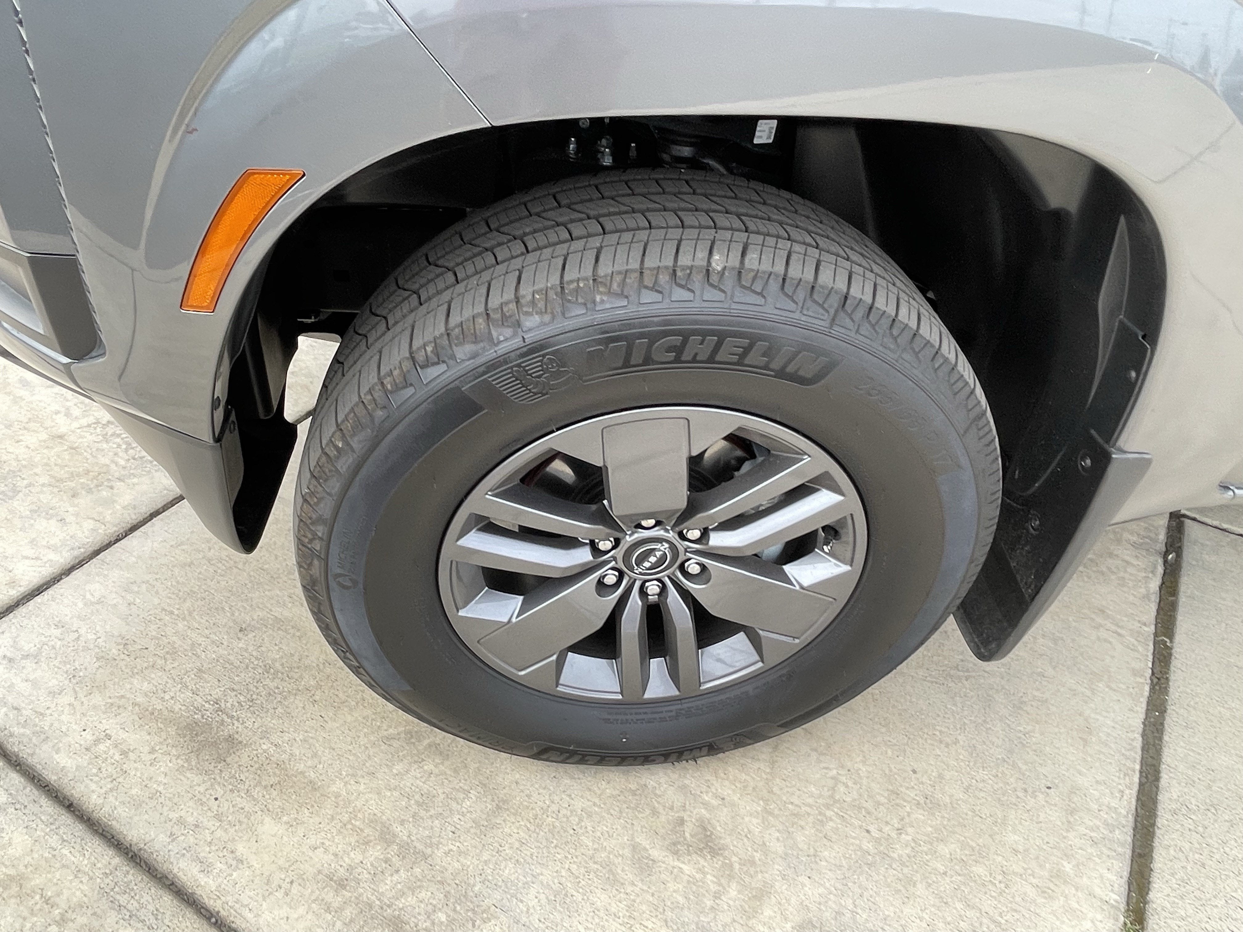 2025 Nissan Frontier SV